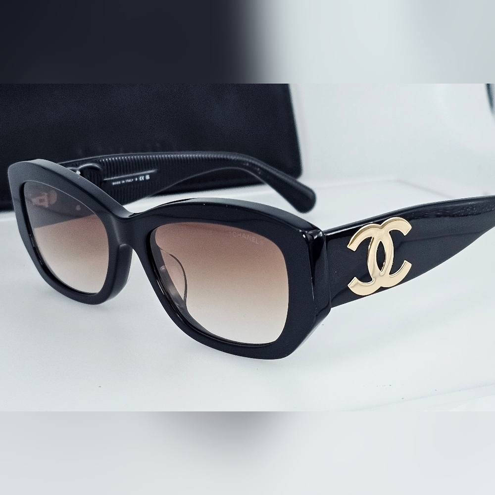 CHANEL Black Sunglasses with Gold CC Logo and Brown Gradient Lenses